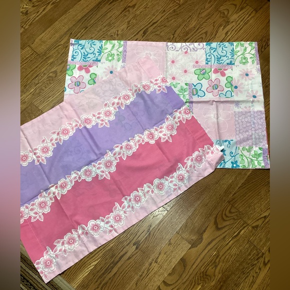 Westpoint Home Queen size reversible sheet set with matching reversible valances - Picture 3 of 10